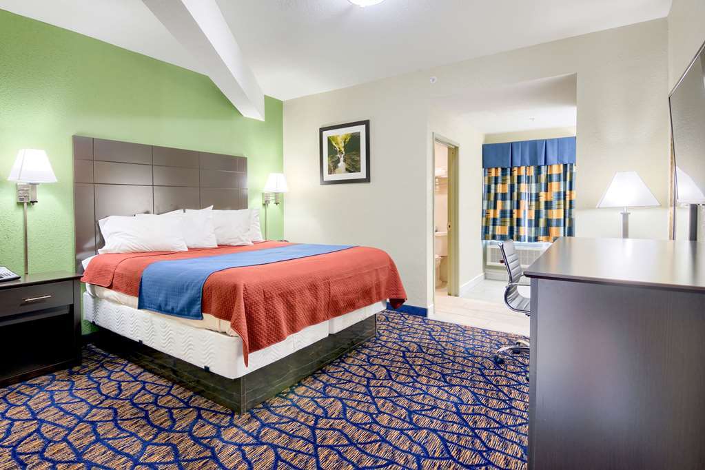 Rodeway Inn & Suites Ithaca Room photo