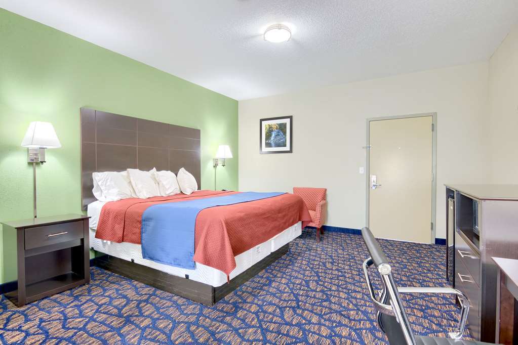 Rodeway Inn & Suites Ithaca Room photo