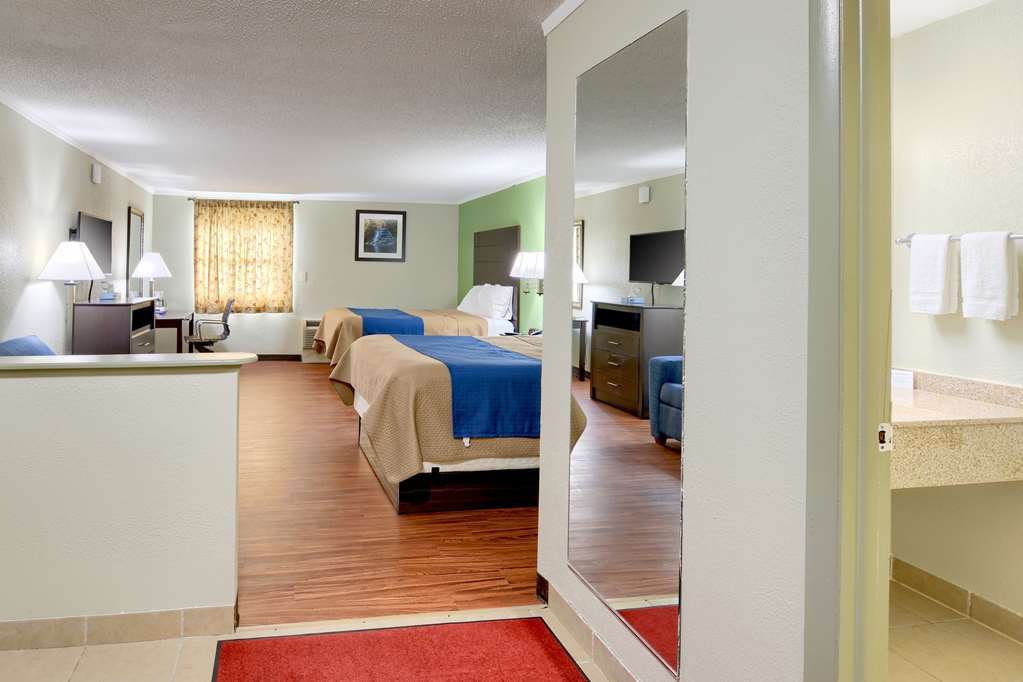 Rodeway Inn & Suites Ithaca Room photo
